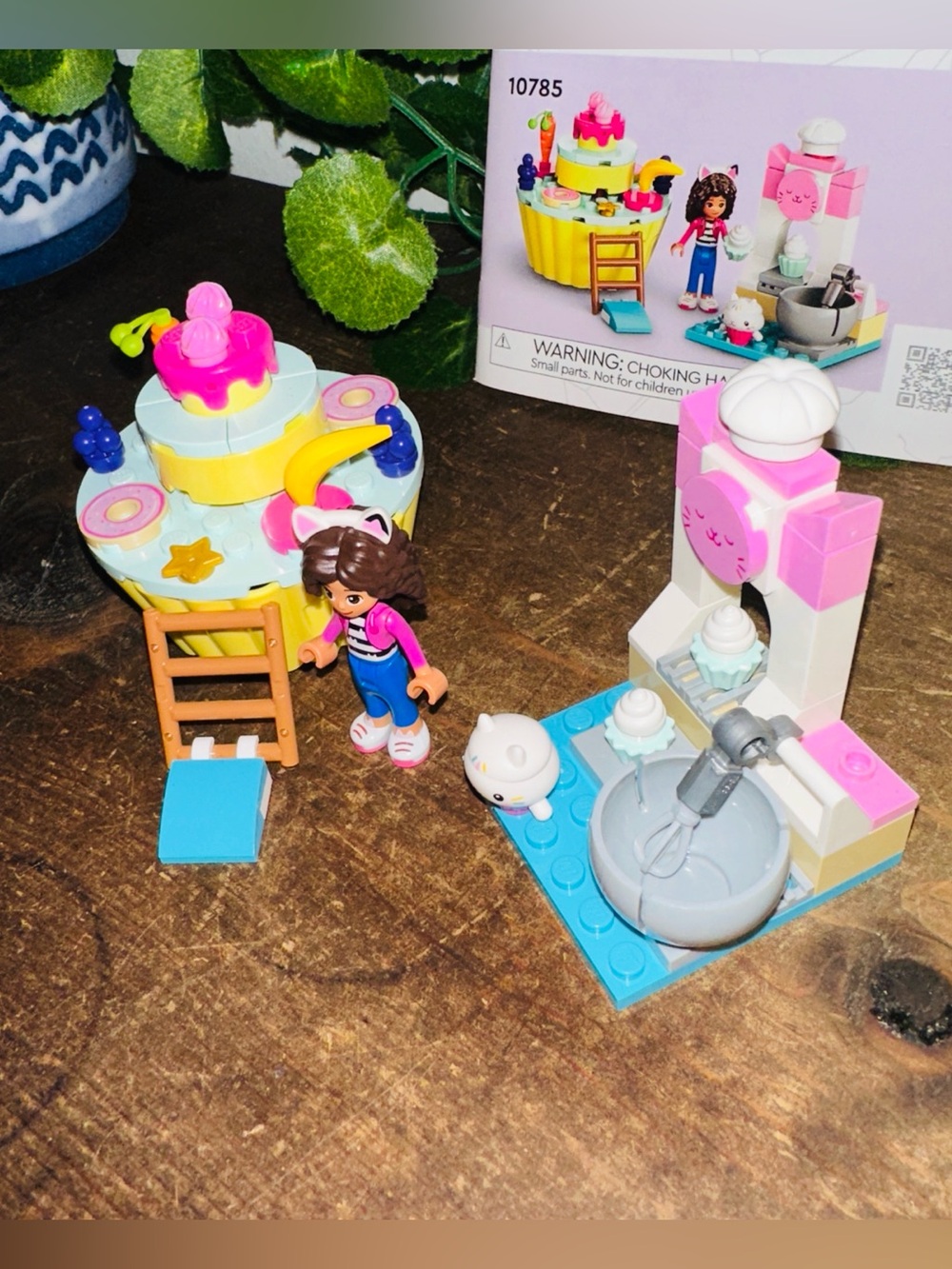 LEGO Gabby’s Dollhouse Bakey With Cakey Fun Set 10785 - Picture 2 of 5